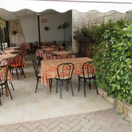 Autostello 卡斯特拉纳格罗泰