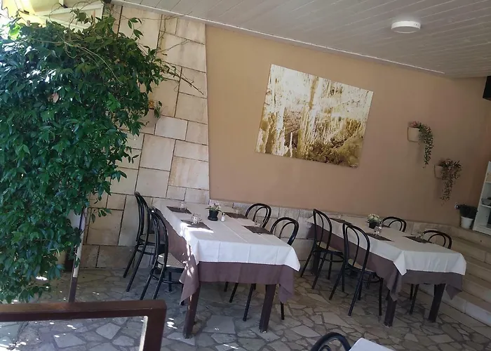 Autostello 3* Castellana Grotte